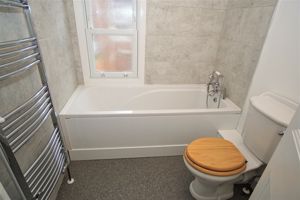 Main Bathroom- click for photo gallery